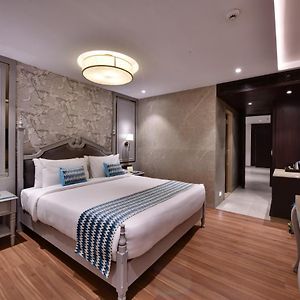 Fern Club Suite